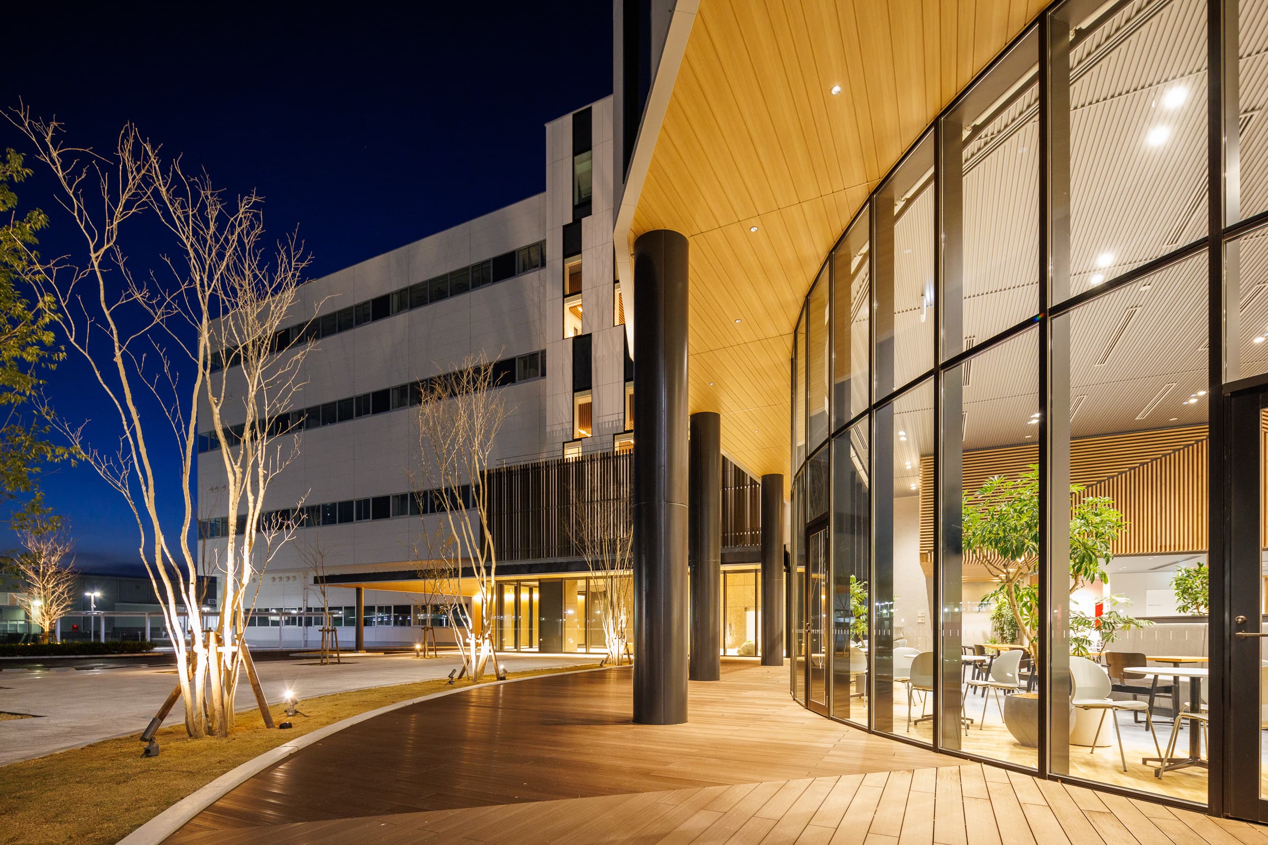 夜景・商業ビル外観・日本