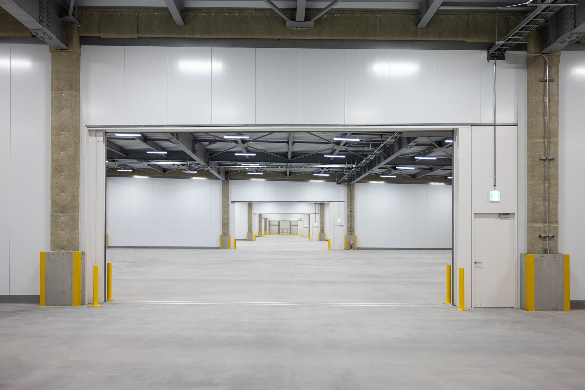 日本のオフィス室内写真