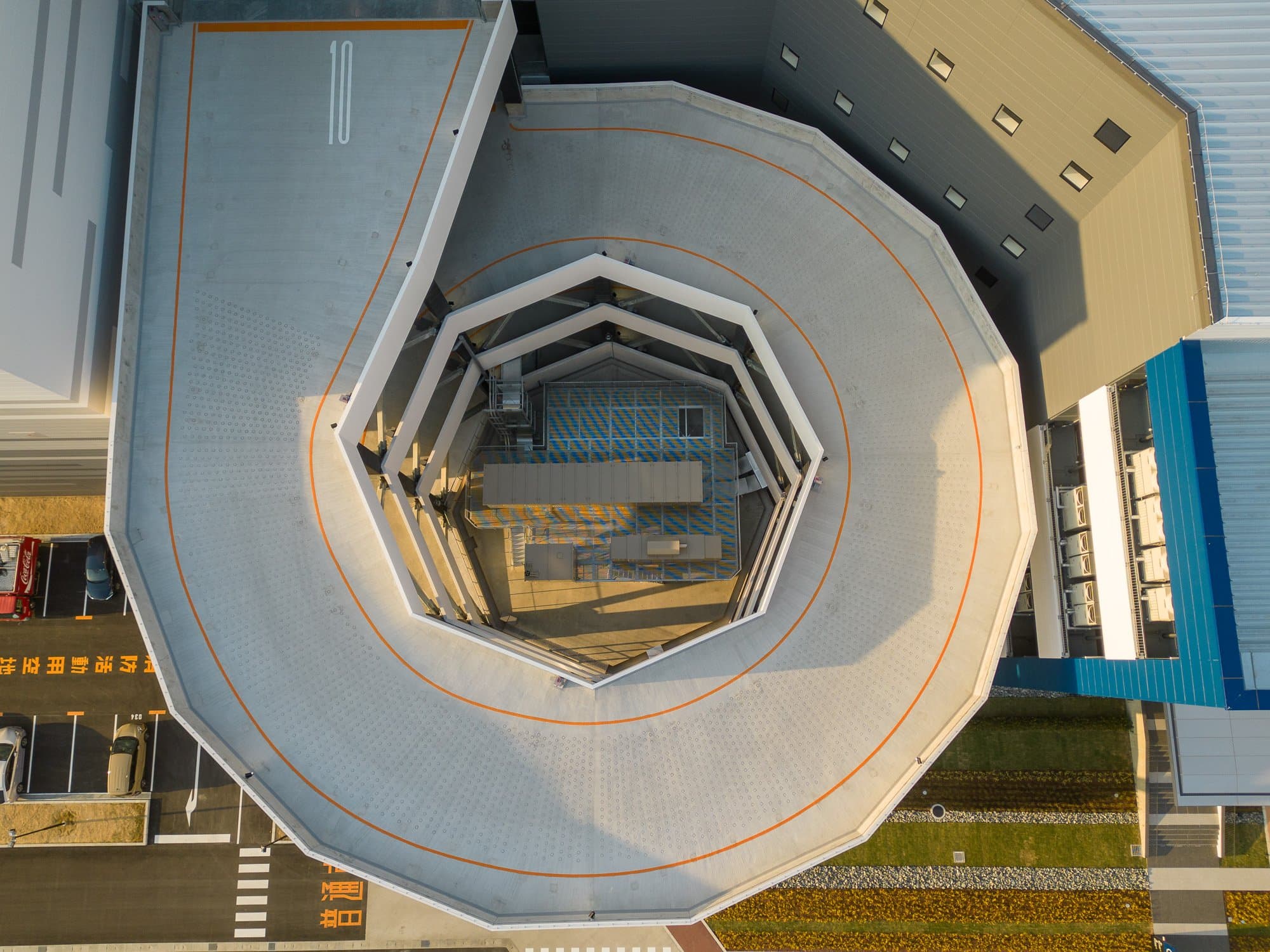 スパイラル構造物の空撮・日本