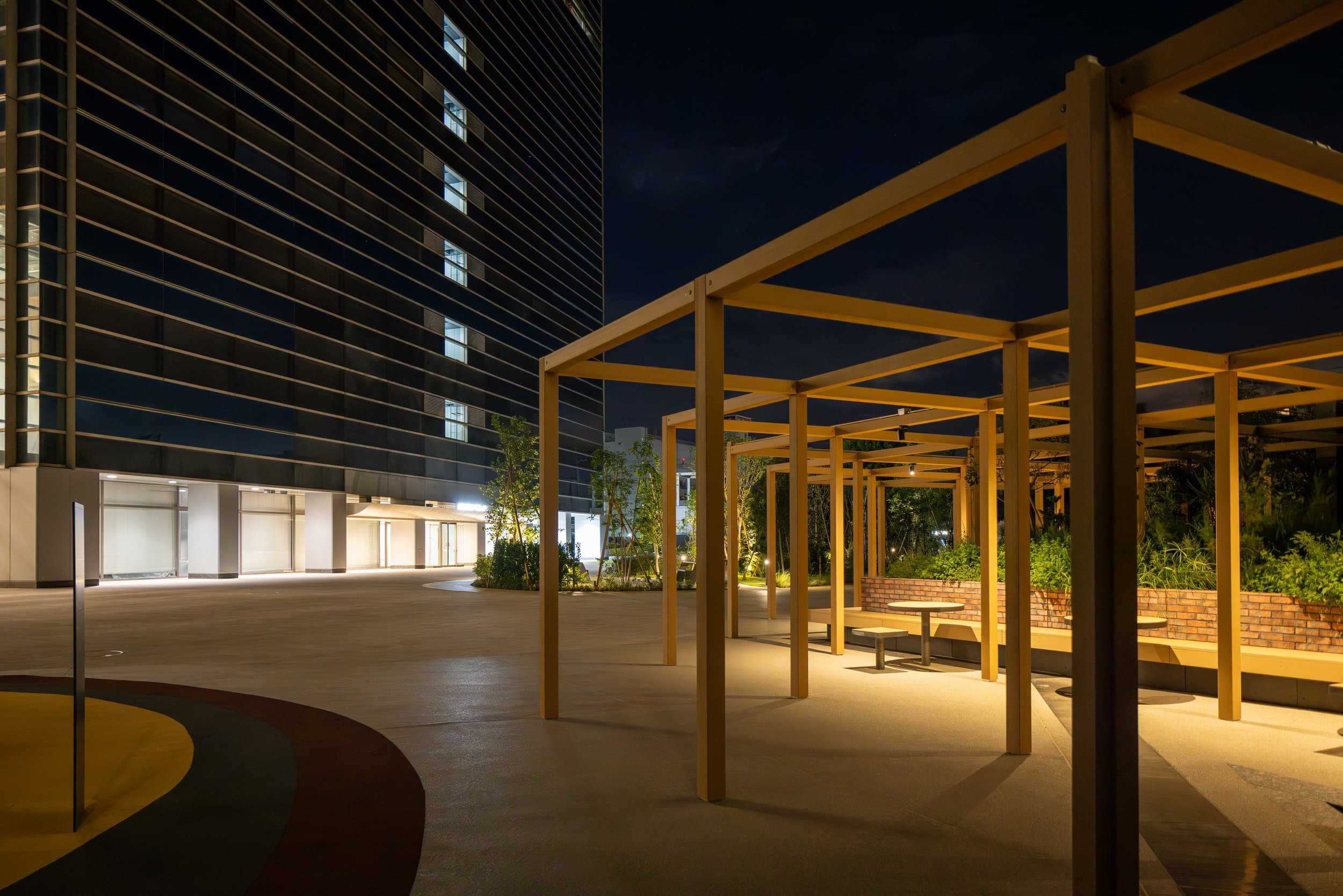 Case study: before and after photos, video - office building renovation — image 19