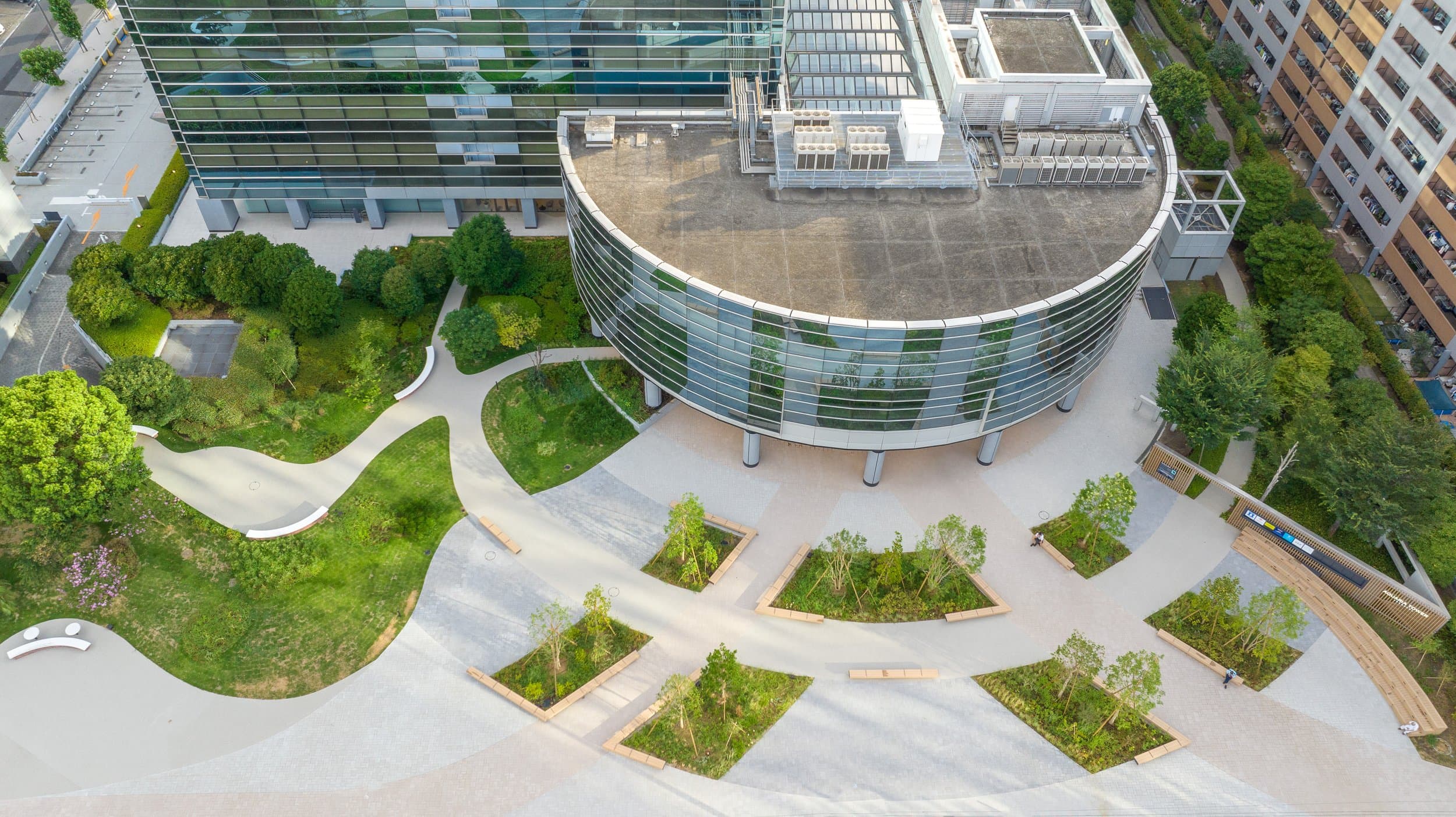 Case study: before and after photos, video - office building renovation — image 1