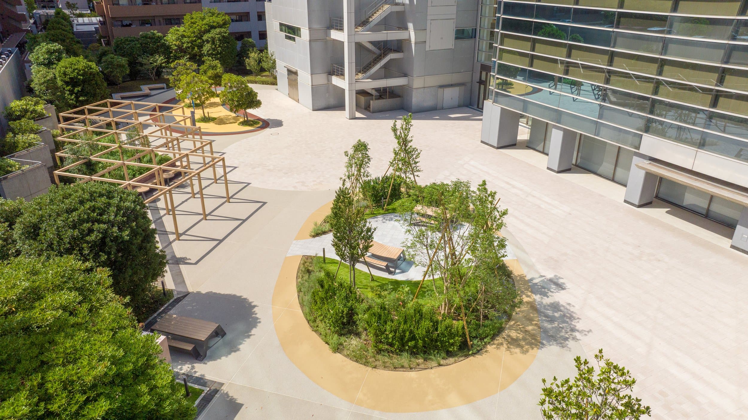 Case study: before and after photos, video - office building renovation — image 3